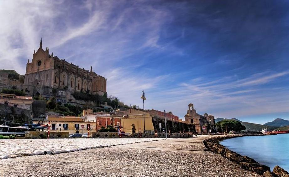 Oltre Il Mare Guest House Гаэта Экстерьер фото